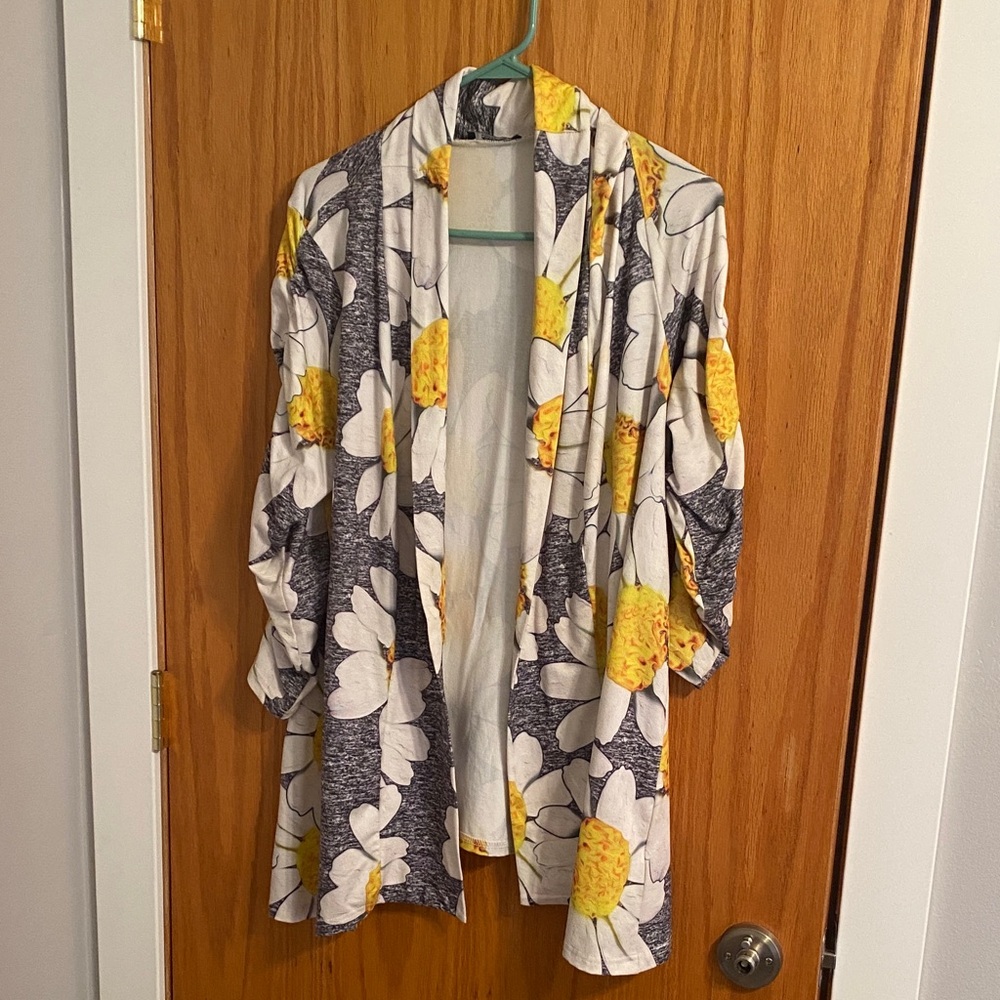 Lily Floral Kimono with Yellow and White Blooms